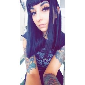 Meet your Posher, Crystal